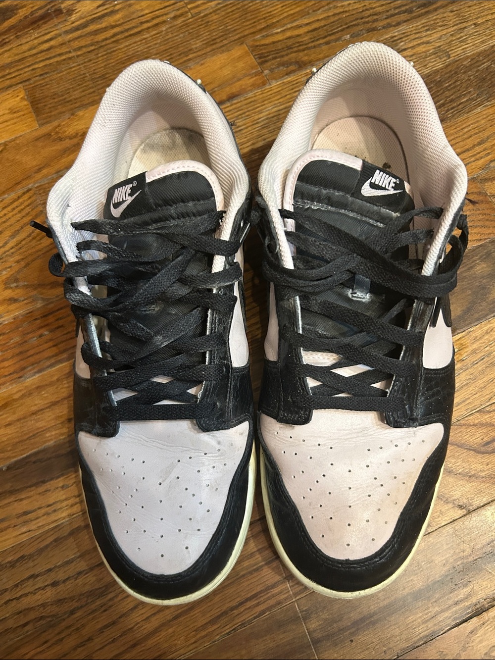 Nike Men's Low-Top Athletic Sneakers in Black and Light Pink
